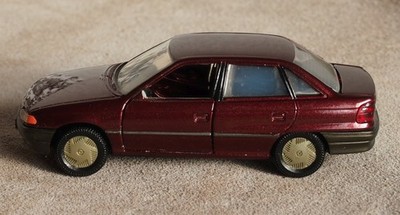 1:43 Opel Astra F Stufenheck   Gama