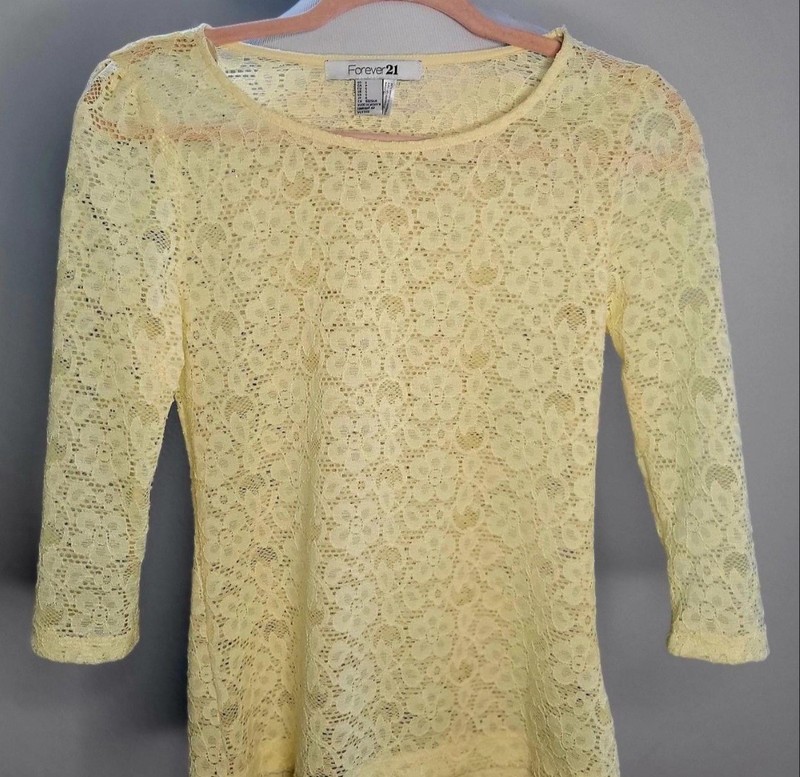 Forever 21 Vintage Y2K Butter Yellow Lace Scoop Neck Top - Size S
