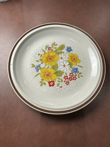 Vintage Casual Elegance Hearthside Stoneware Floral Bordeaux Plate 672