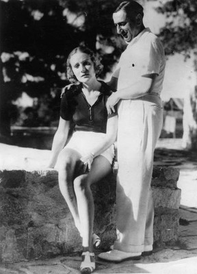 Ernst Lubitsch with his wife Vivien 1937 Ernst Lubitsch mit seiner- Old Photo