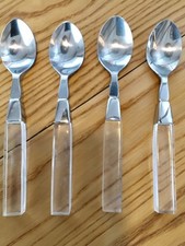 Juego de cuatro cucharas de té de cubiertos Lucite transparentes vintage retro de por vida