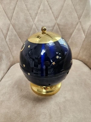 Tier Urne,Kugel-Urne Edition Orbis 0,5 Messingurne "Orbis" mit Himmelsgewölbe - Bild 1 von 4