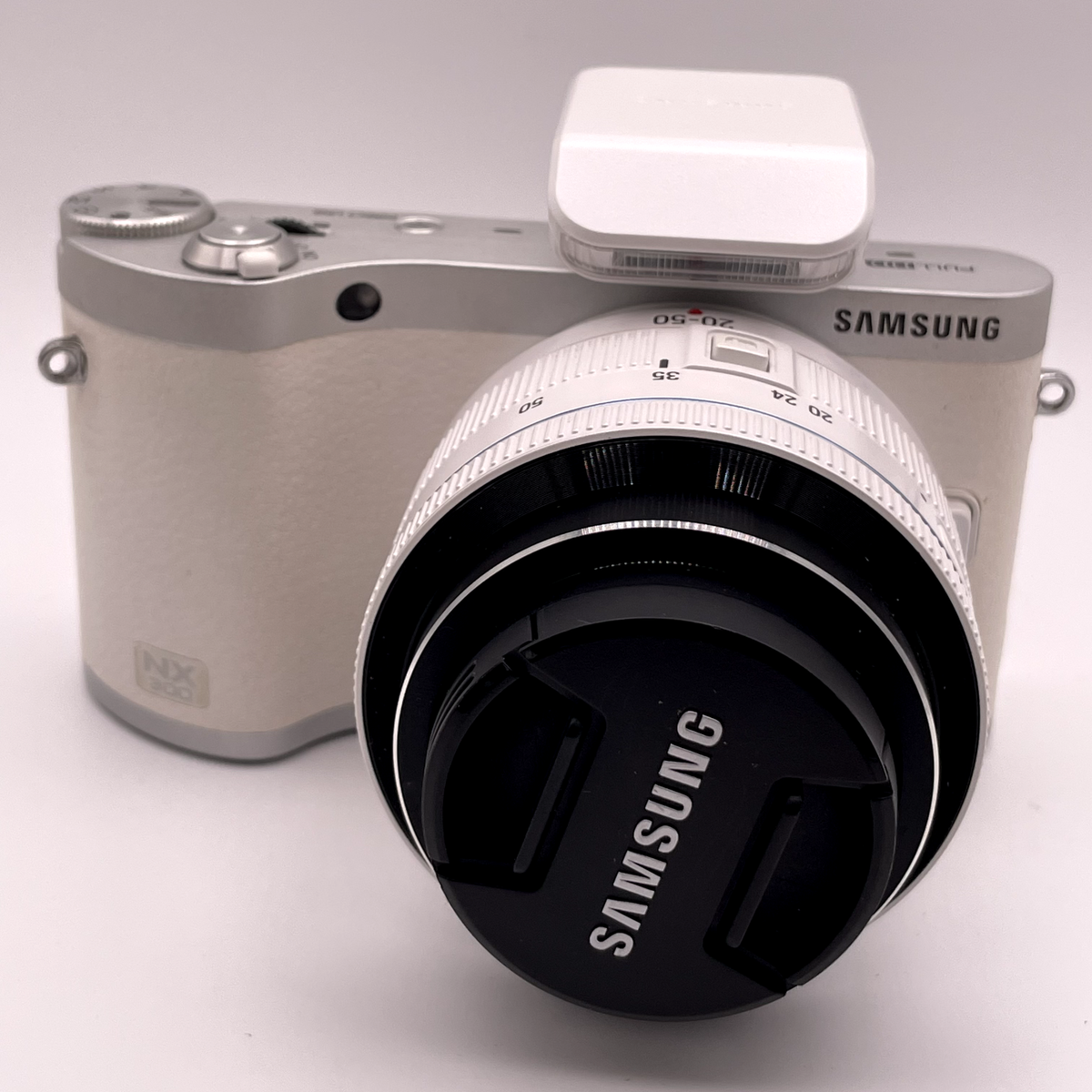Samsung NX300 Mirrorless Digital Camera – White – Does Not Turn On