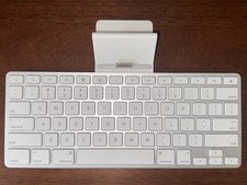 Apple iPad Keyboard Dock 30 Pin Model: A1359 Used, cord - Very Clean Condition
