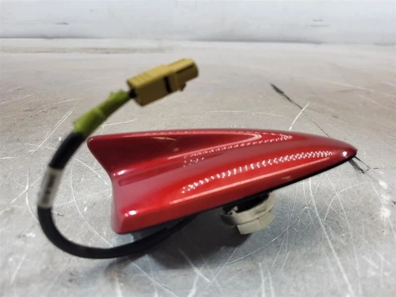 2014 2015 2016 2017 2018 MAZDA 3 ANTENA DE RADIO ROJA BHN2-66-930-62 Foto 2 de 4