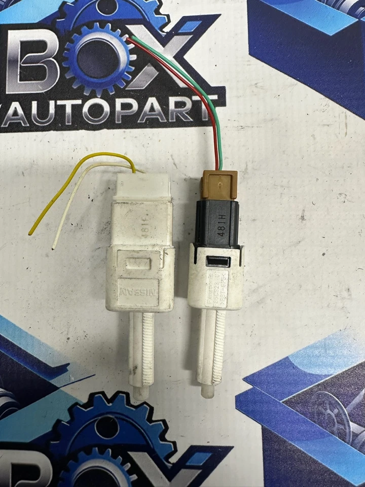 2014 NISSAN FRONT LEFT AND RIGHT BRAKE LIGHT STOP LAMP SWITCH F85CS23 OEM - Image 2 of 3