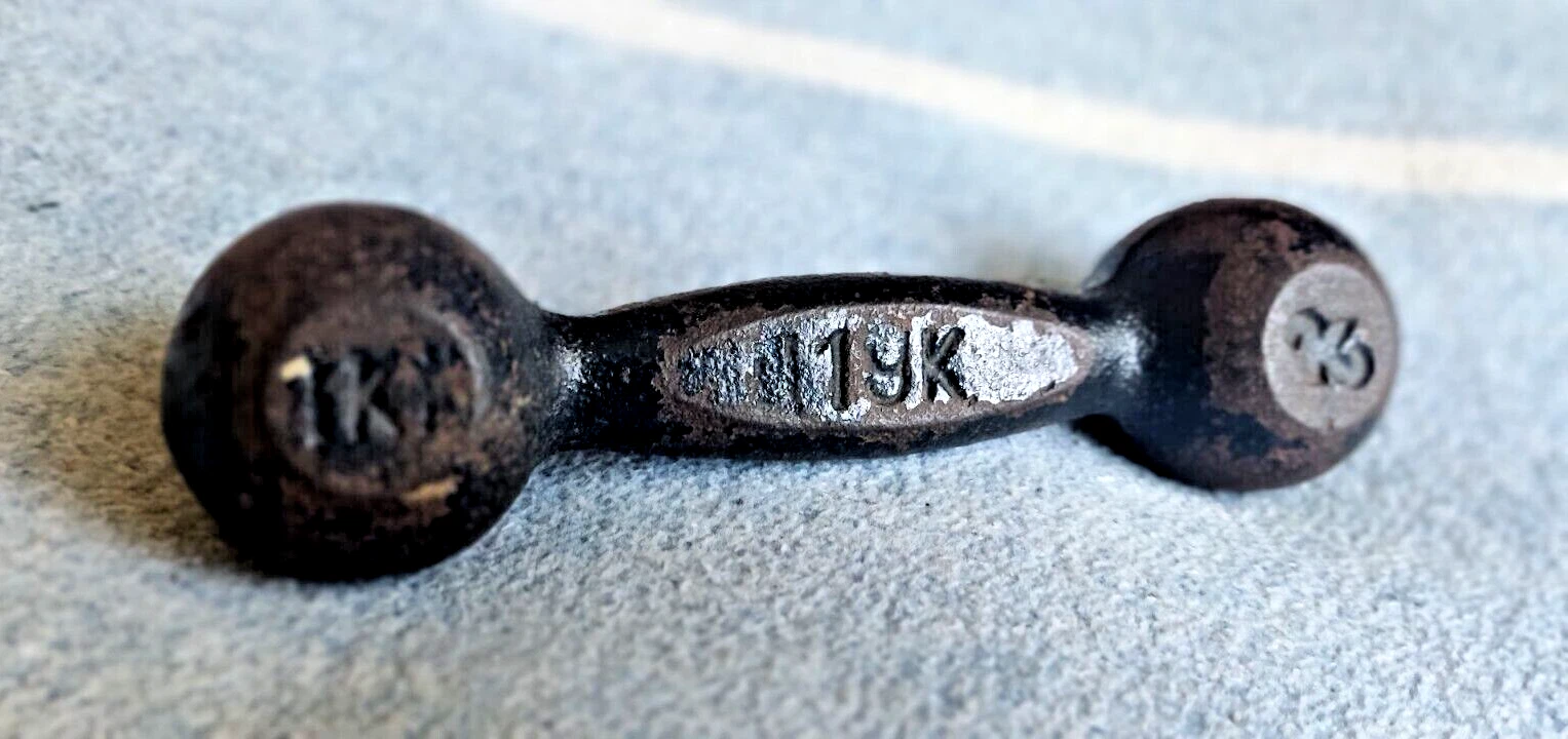 Vintage soviet dumbbell from the ussr 1kg -1pc