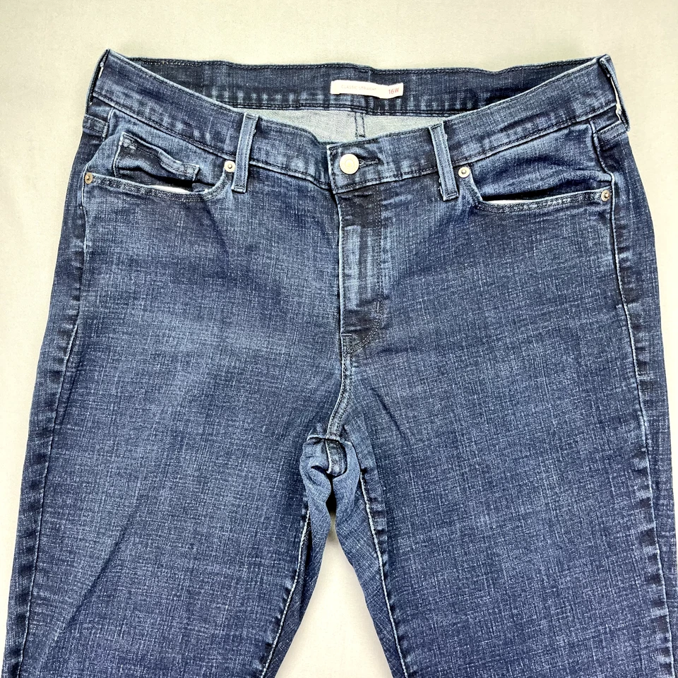 Levi's Women's Plus Size 16W Classic Straight Mid Rise Jeans - 23648 0024 - Image 2 of 4