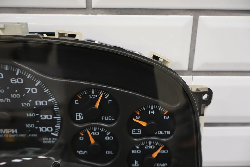 Grupo velocímetro GMC Sierra 2500 2001-2002 (gasolina/transmisión automática de 5 velocidades) Foto 4 de 4