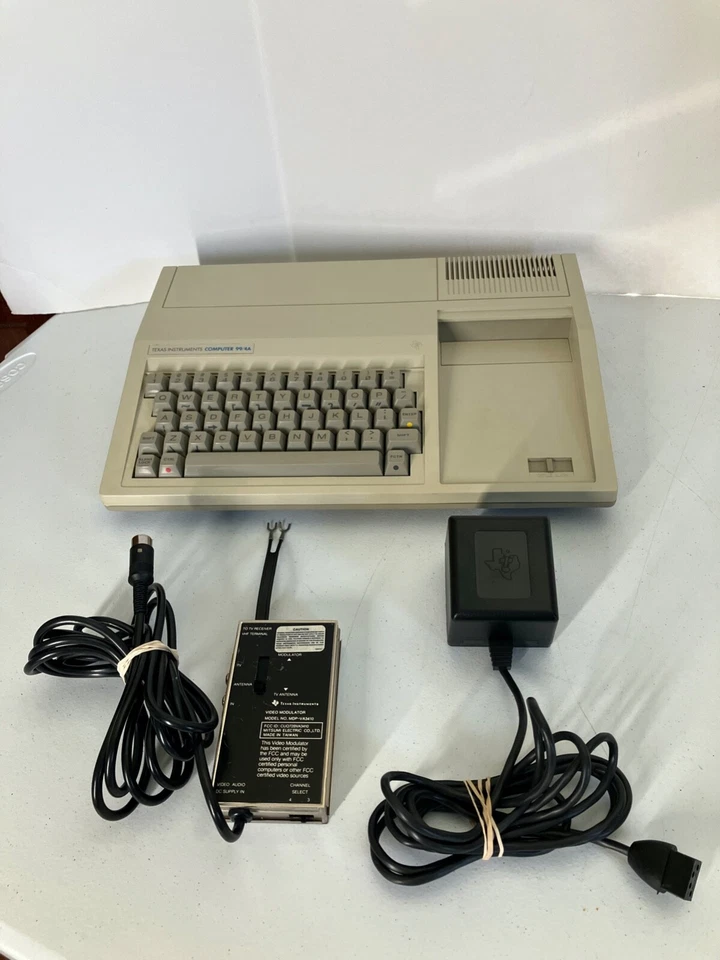 Vintage Texas Instruments TI 99/4A Home Computer PHC 004A Powers On *AS IS* - Image 3 of 4