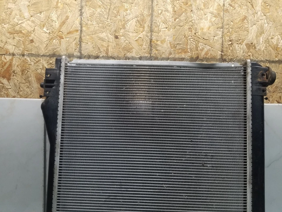 Suzuki Grand Vitara 2011 radiador AT 2,4 L Foto 2 de 4