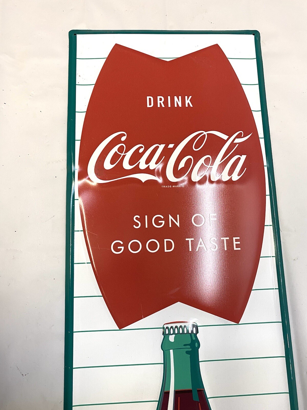 昔のビン 左から、シャンメリー・ファンタ・サンフィル・コーラ×3