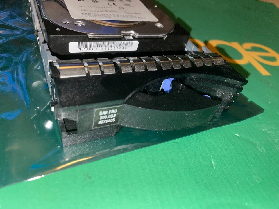 IBM 43x0802 300 GB 3.5" Server SAS HDD with bracket - IBM 7978 - Image 2 of 2