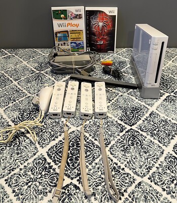 Nintendo Wii 512MB Console White w/Controllers Games