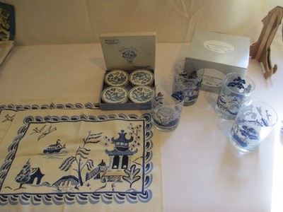 Vintage Blue Willow, 4 Glasses, 2 Place Mats, Paper Coasters