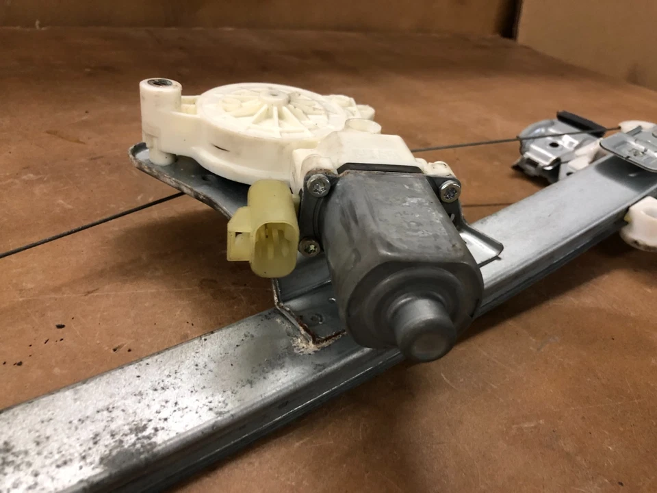 2013 chevy silverado window motor regulator ( driver rear ) 2007-2013 gmc sierra - Image 2 of 3