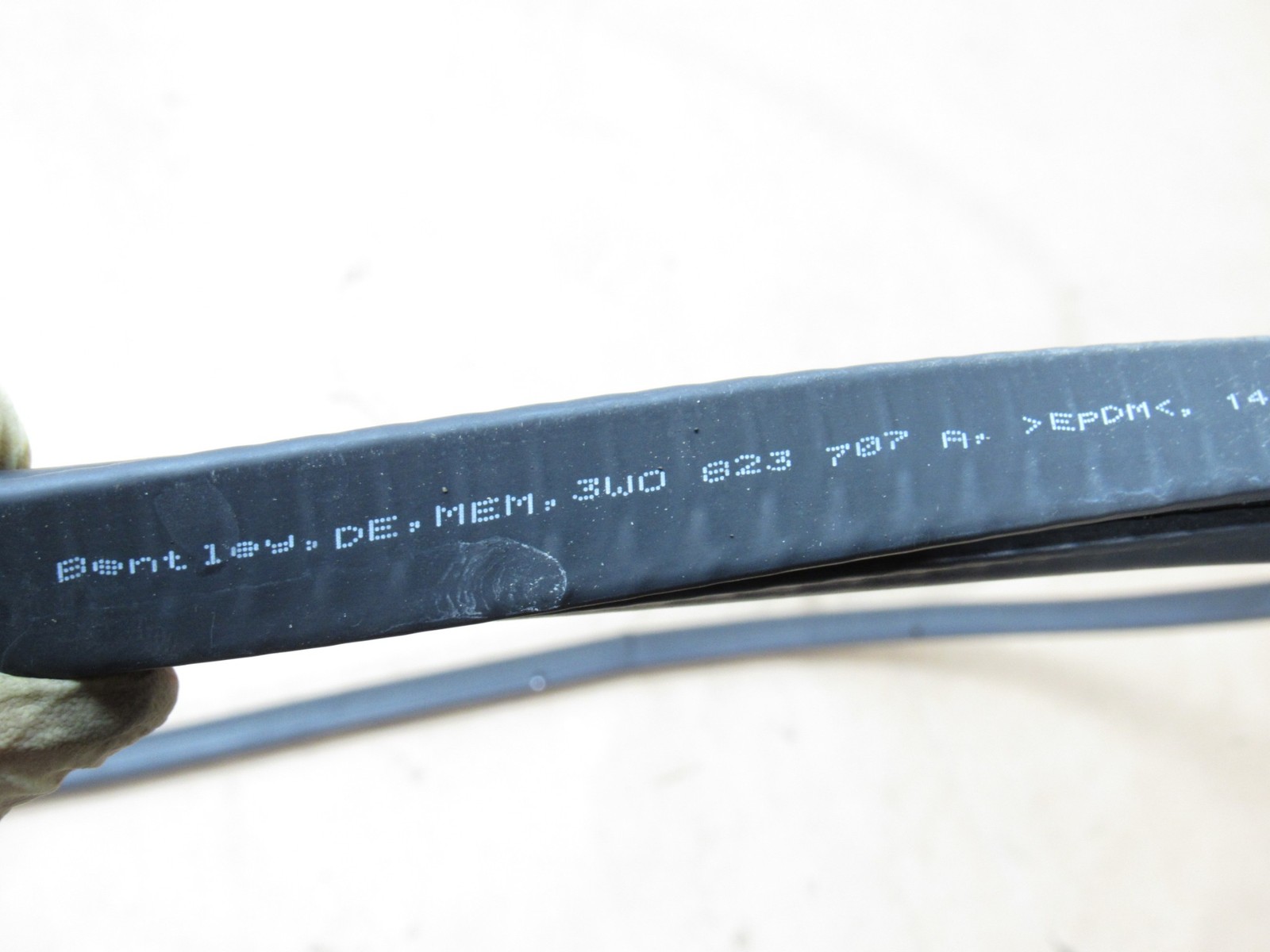 Bentley Continental GT 2012 Front Hood Bonnet Weatherstrip Rubber Seal 11-18 ;#3