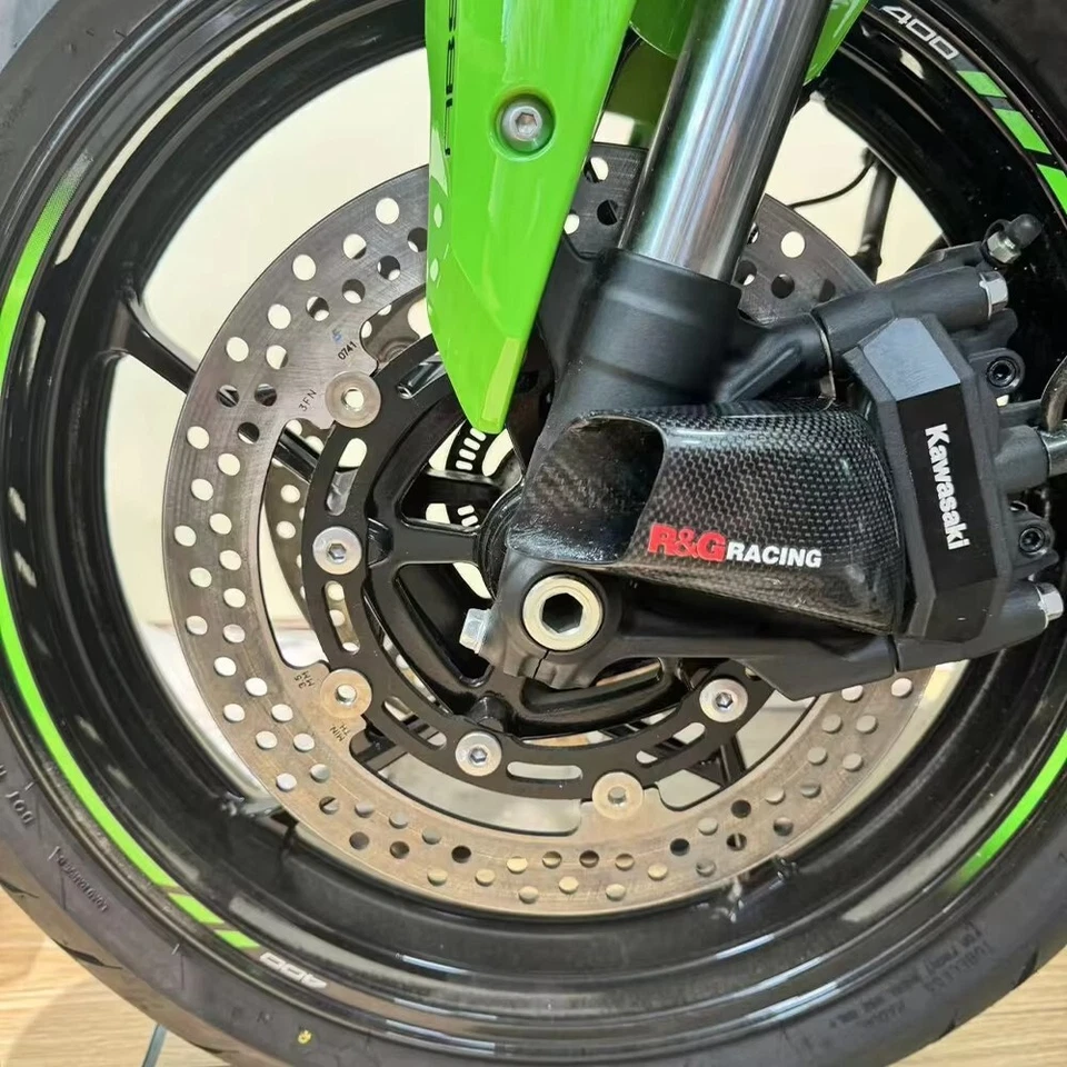 matte Carbon Fiber Brake Caliper Cooler Air Ducts For KAWASAKI ZX6R 2019-2025  - Image 2 of 4