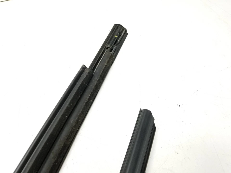 11-14 Chrysler 200 Sedan Window Belt Seal Rear Passenger Side Right 2Pcs OEM - Image 3 of 4