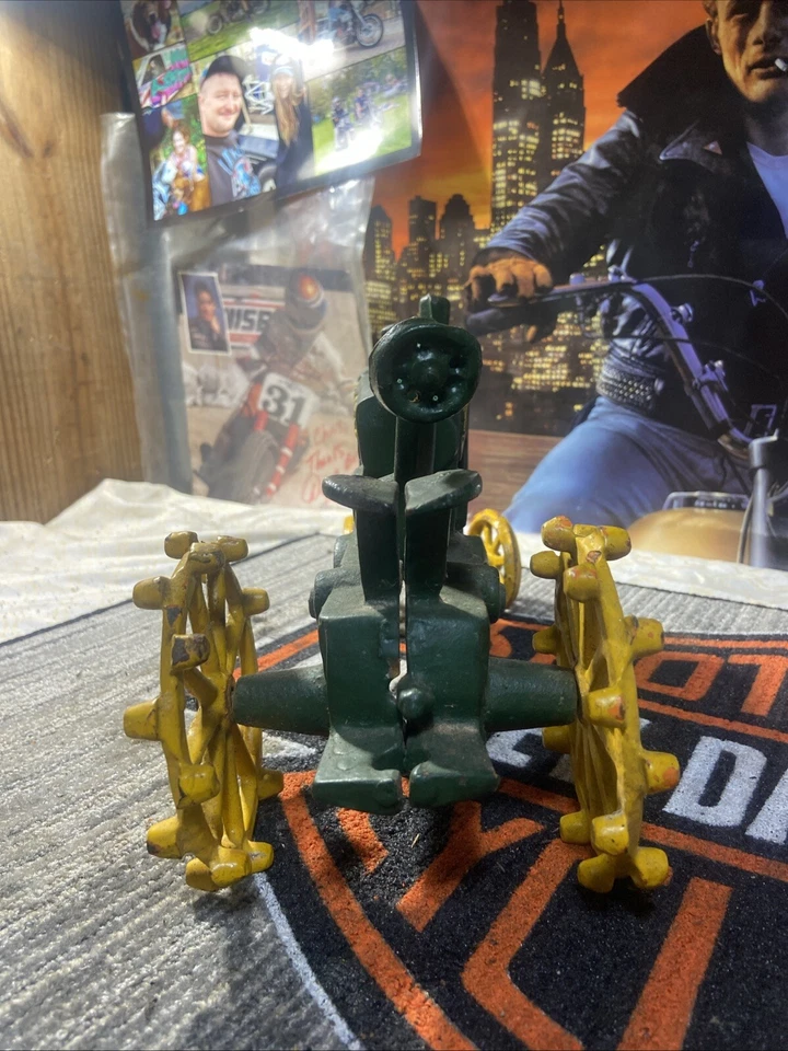 Vintage JOHN DEERE Farm Tractor With Green-Yellow Wheels - Image 4 of 4