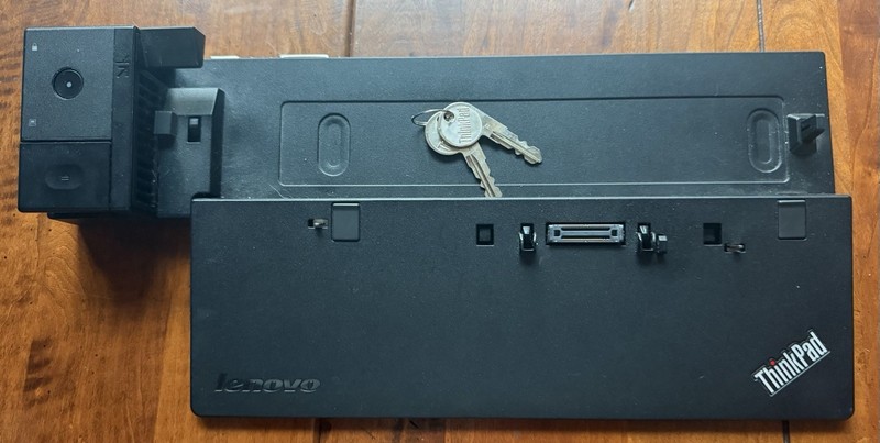 Lenovo ThinkPad Ultra Dock Model A042 P/N SD20A06046 With 2 Keys