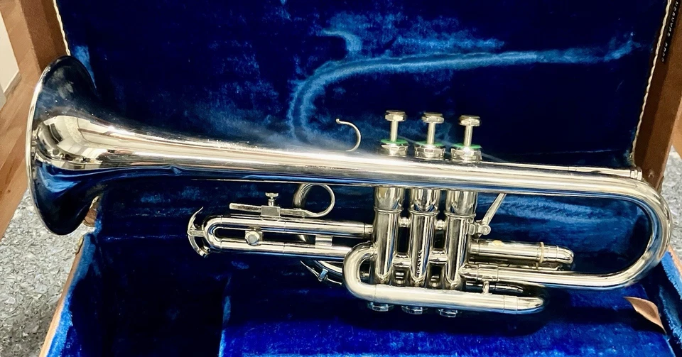 DE COLECCIÓN 1966 F.E. OLDS & SON “STUDIO” CORNETA NIQUELADA - 1ª VÁLVULA GATILLO Foto 2 de 4