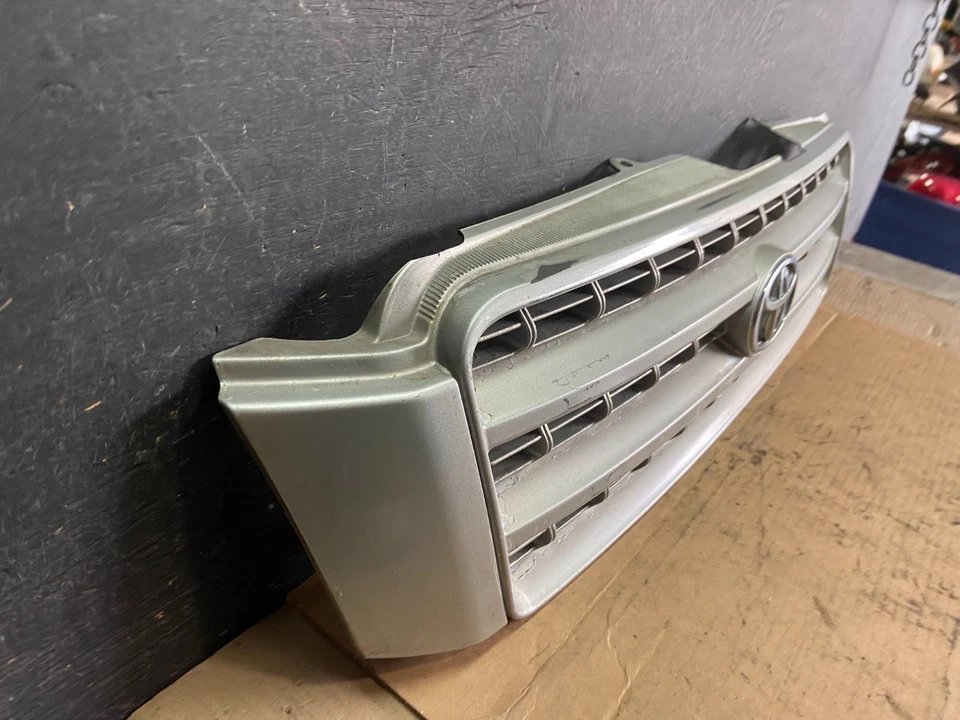 2001 to 2003 Toyota Highlander Front Upper Grille Grill With Emblem OEM Q9955 DG - Image 3 of 4