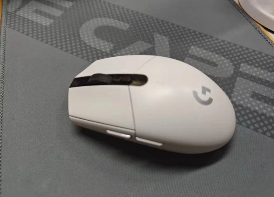 Logitech G305 Lightspeed Wireless Optical Gaming Mouse, White - Image 3 of 4
