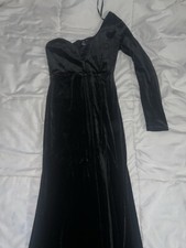 Black Dress With Slit On The Side To Show Left Leg
