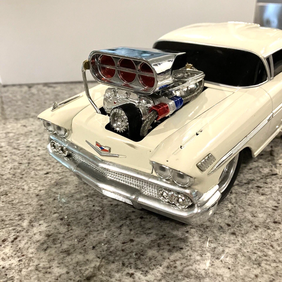 1958 White Chevy Impala Muscle Machine Die Cast Car. 1:18 Scale. Rare - Image 2 of 4