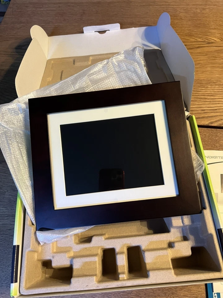 Pandigital Digital Photo Frame 8 Inch 1 GB P18056W01B #18414 - Image 3 of 4