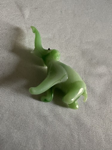 Vintage Miniature Blown Glass Green Elephant Figurine - Picture 5 of 7