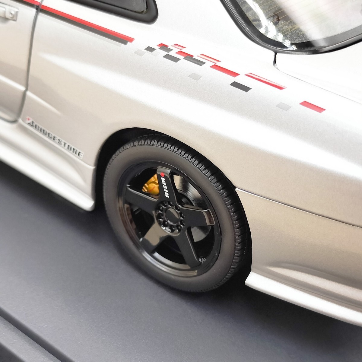 AUTOart 1/18 Nissan Skyline GT-R R2 nismo Z-Tune Version AUTOart 1/18 Nissan Skyline GT-R R2 nismo Z-Tune Version