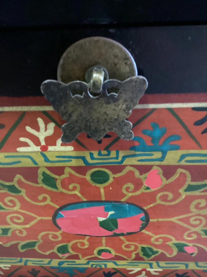 Mesa auxiliar de almacenamiento Pier 1 Imports 24” de alto x 18” de largo x 18” de profundidad algunos defectos Foto 3 de 4