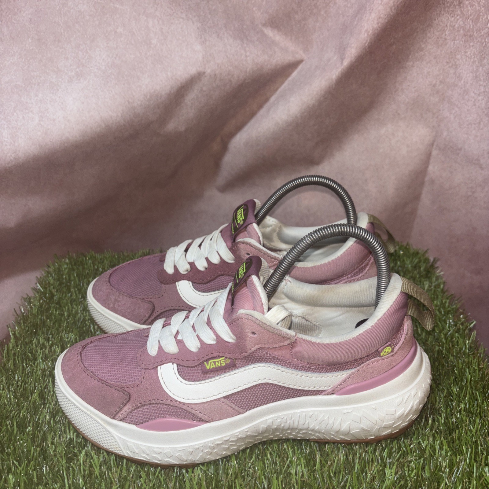 Vans UltraRange Neo VR3 Shoes Unisex 3.5 Pink Suede Low Top Sneakers image 3