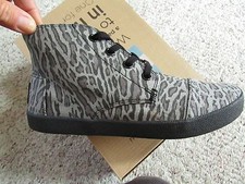 NEW TOM'S PASEO HIGH SNEAKERS SHOES WOMENS 6 BLACK LEOPARD SNEAKER SHOES BOOTS