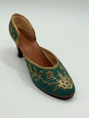Just The Right Shoe By Raine Willitts 1999 Carved Heel #25096 Figurine