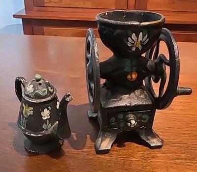 Vtg 4  Tall Cast Iron Coffee Grinder & Cofee Pot Salt & Pepper Set Grinds. PAS