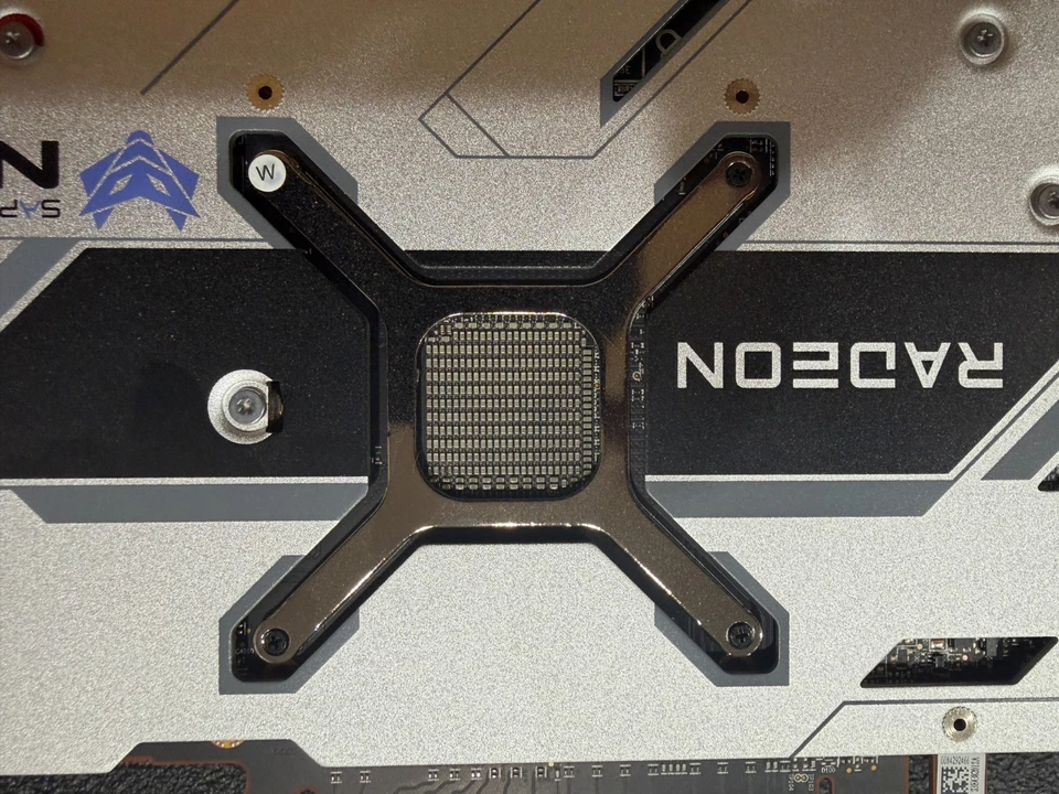 Tarjeta de gráficos Sapphire Nitro+ AMD Radeon RX 6900 XT SE 16 GB GDDR6 Foto 4 de 4