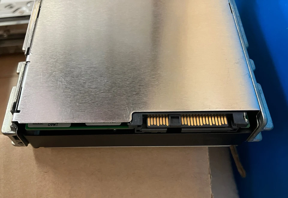 ~ 5 HITACHI SCSI HUS151414VLS300 0B20915 15000RPM 147GB SAS Hard Drive W/ Caddy - Image 2 of 4