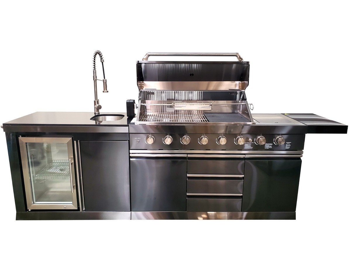 Stainless Steel Outdoor Kitchen: Transform Your Backyard