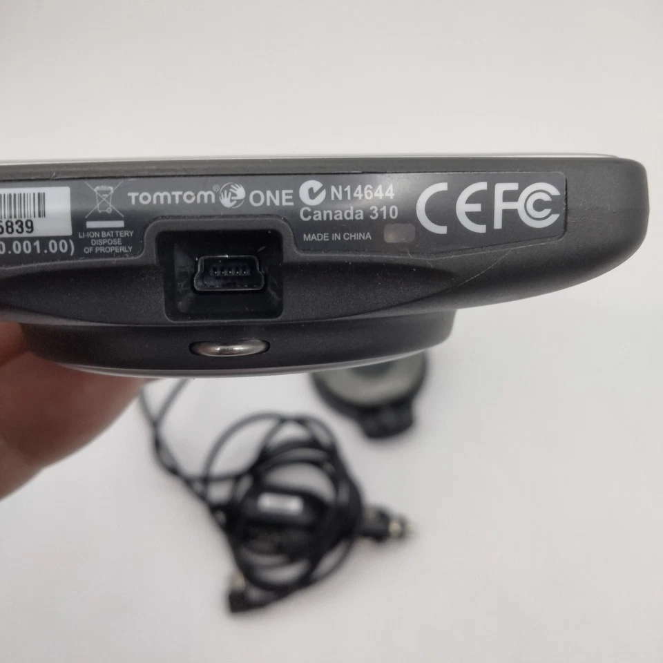 TomTom One N14644 Black & Silver Small Portable GPS Monitor 3" Inch Screen - Image 2 of 3