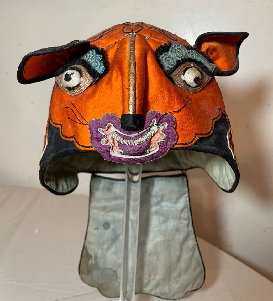 Антикварная китайская вышитая шелковая детская фестивальная парадная фигурная шляпа 1800-х годов. - Изображение 2 из 4