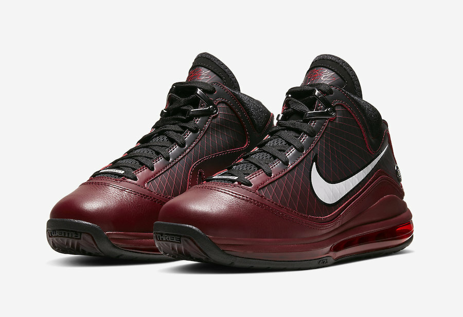 Nike Mens LeBron VII 7 Retro Christmas Team Red Metallic SIlver Black CU5133-600