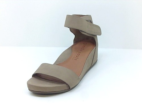 Gentle Souls Womens Wedge Sandals, Tan 