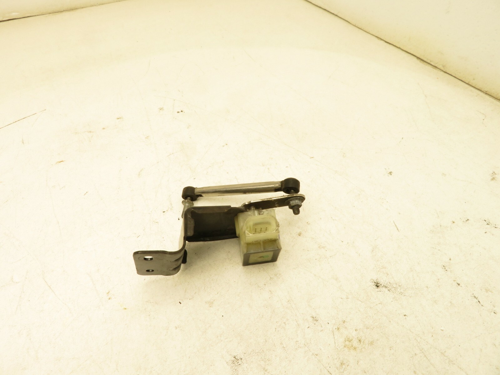 2014-2017 MASERATI GHIBLI S Q4 FRONT RIGHT HEADLIGHT ANGLE LEVELING SENSOR OEM
