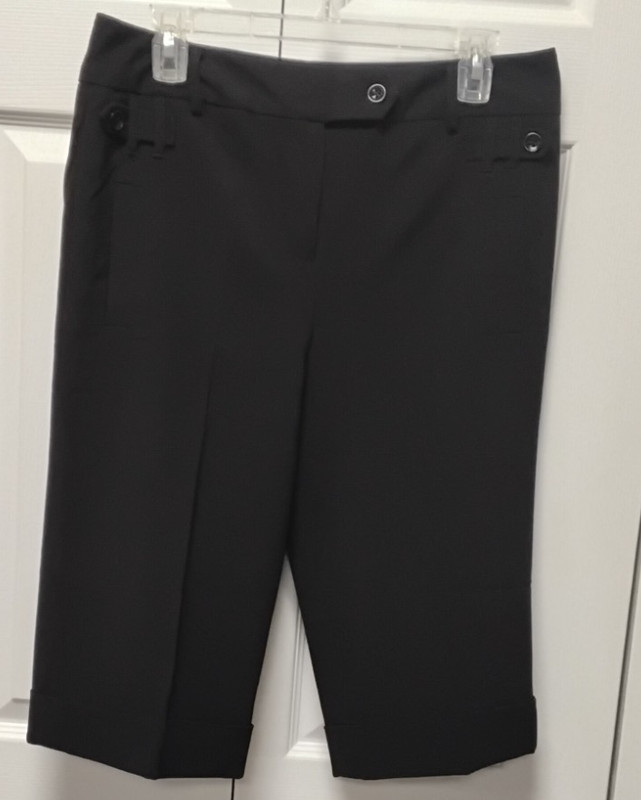 New Directions Woman's Cuffed Dressy Capri Pants-Black-Size 8