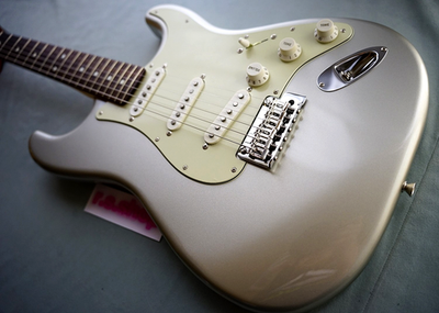 Fender Stratocaster シルバー in Japan Fender FSR Made In Japan Hybrid II Stratocaster Rosewood Inca