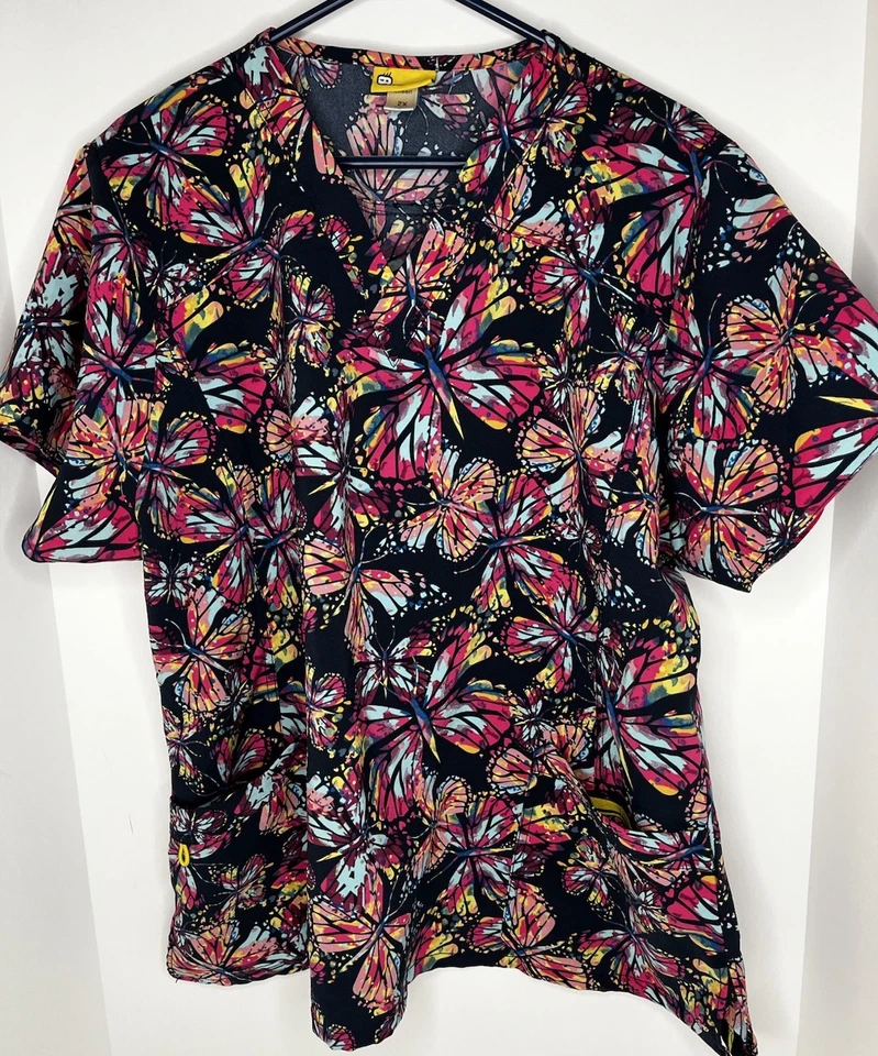 WonderWink Plus 2X женский скраб топ бабочка принт многоцветный v-образным вырезом уход  - Изображение 3 из 4