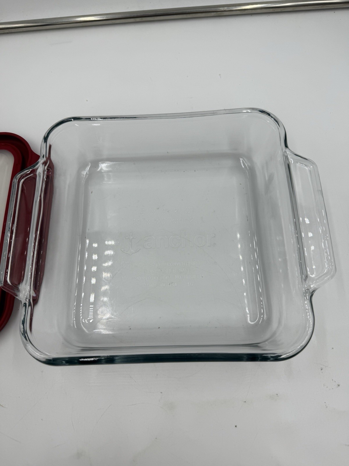 Anchor Square Cake Dish with TrueFit Lid, 8-Inch, Cherry 2 Qt Used